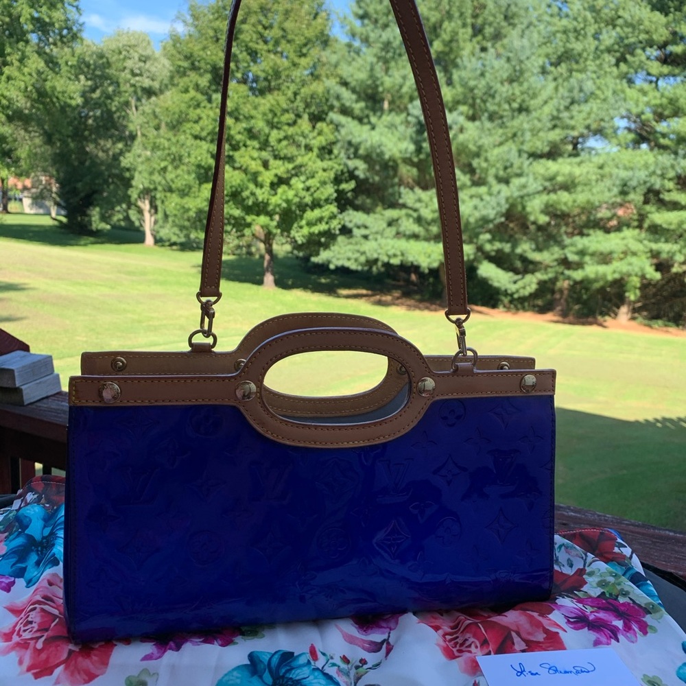 ******SOLD****AUTHENTIC LV Monogram Vernis Roxbury - Picture 5 of 12